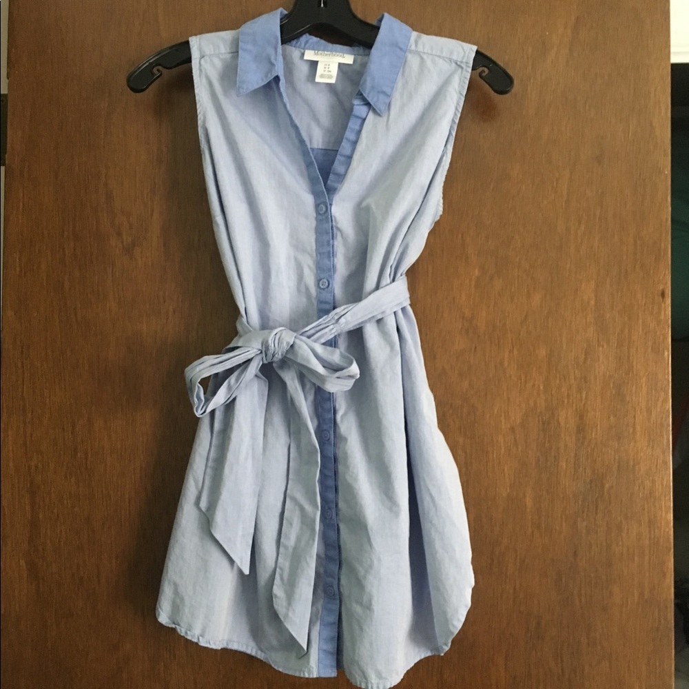 Sleeveless button down maternity top